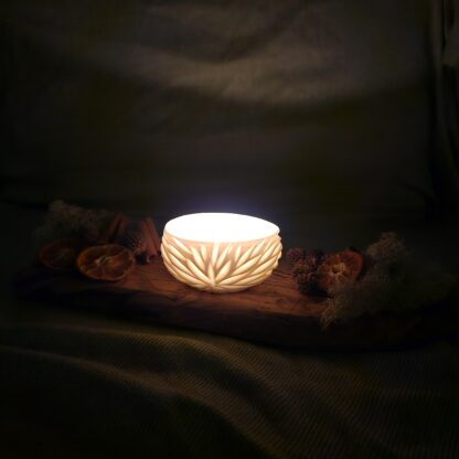 Porcelain luminary with carvings - Image 7