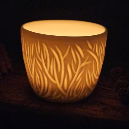 Porcelain luminary with carvings - obrazek 3