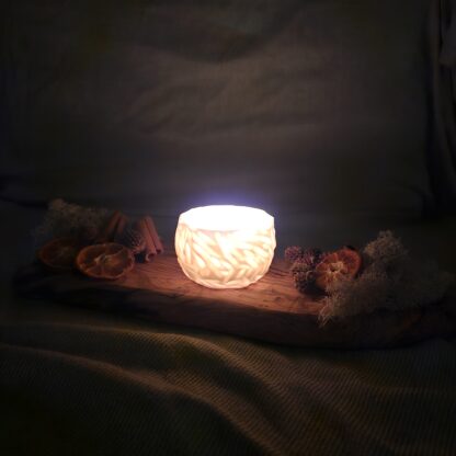 Porcelain luminary with carvings - Image 7