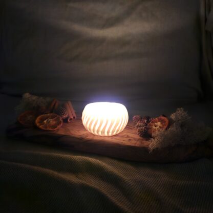 Porcelain luminary with carvings - Image 7