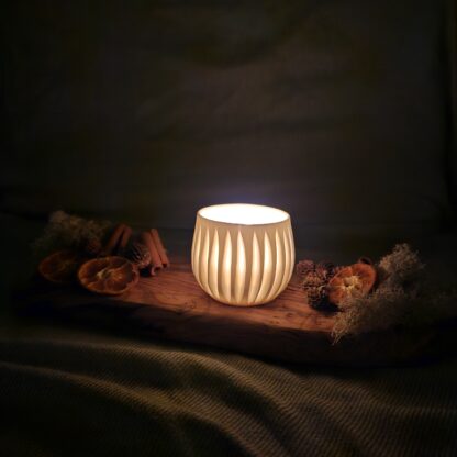 Porcelain luminary with carvings - Image 8