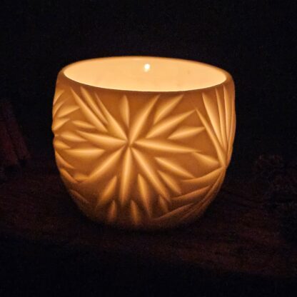 Porcelain luminary with carvings - Image 3