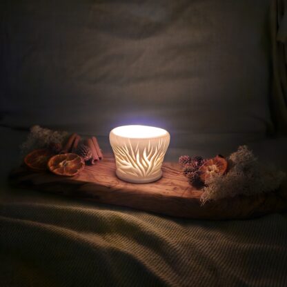 Porcelain luminary with carvings - Image 7