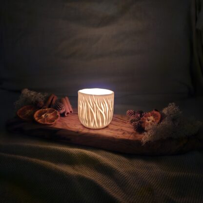 Porcelain luminary with carvings - Image 7