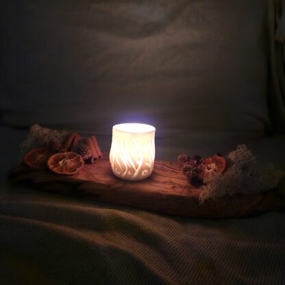 Porcelain luminary with carvings - Image 6