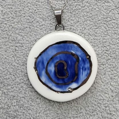 Round inception necklace with white gold