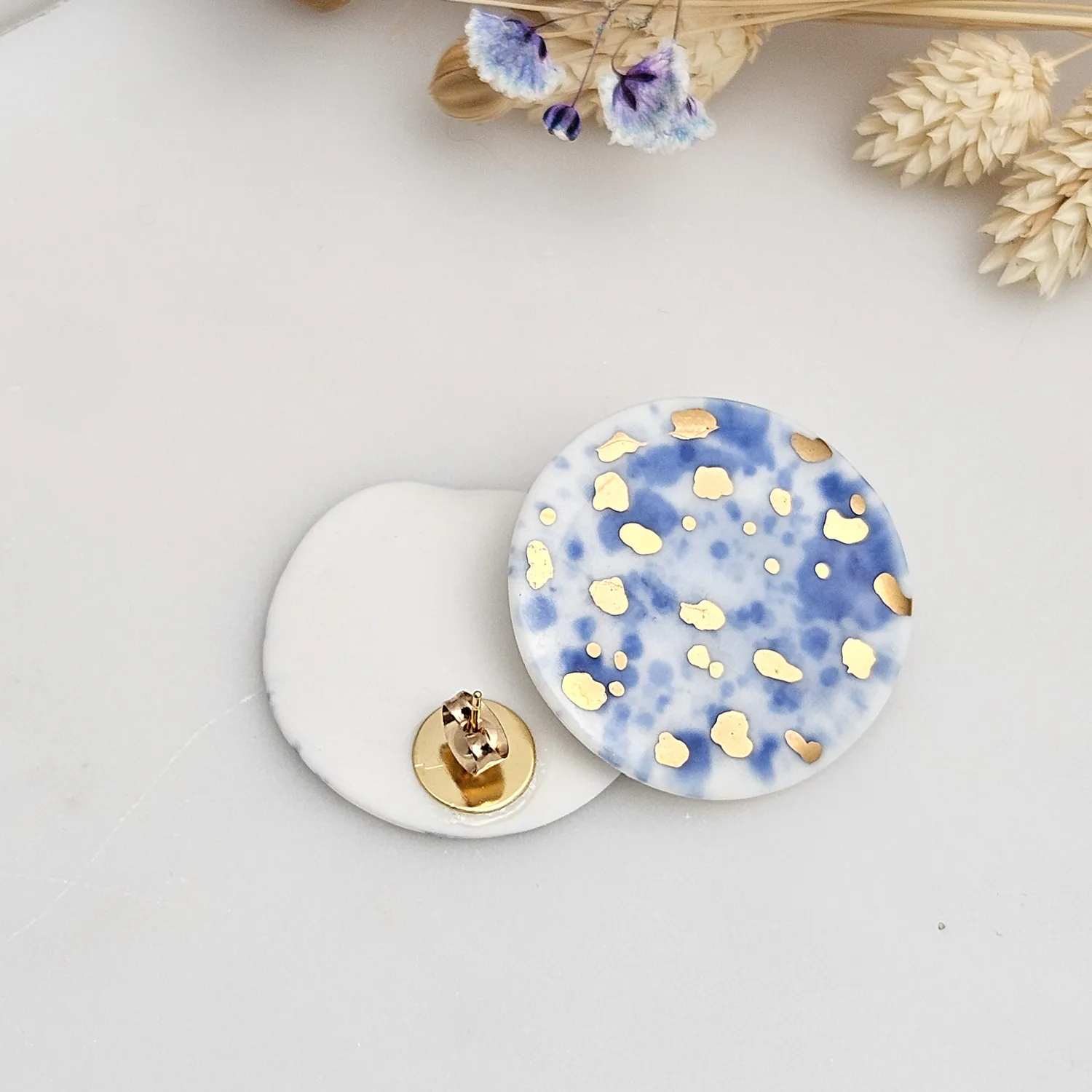Round porcelain stick-earrings - blue splash speckles with gold - Image 3