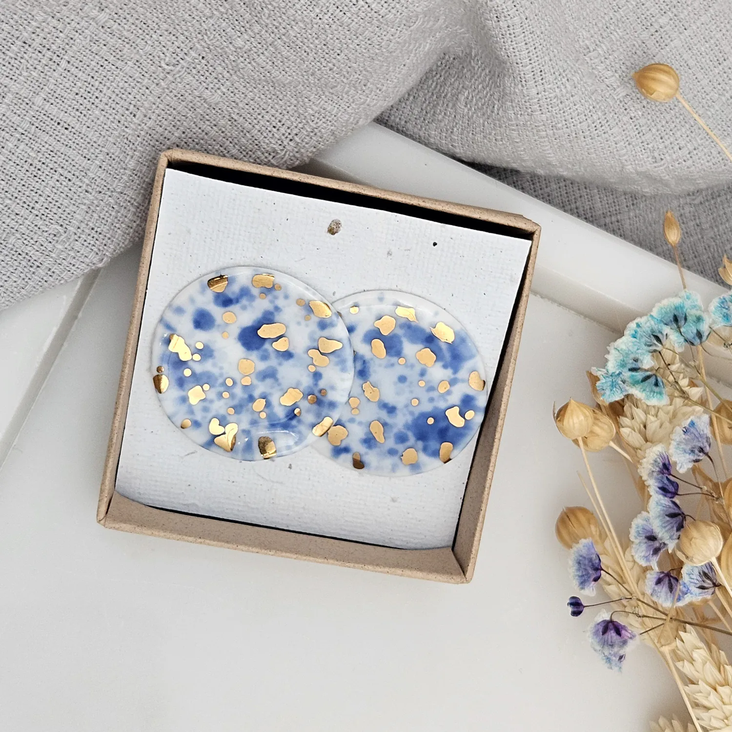 Round porcelain stick-earrings - blue splash speckles with gold - Image 5