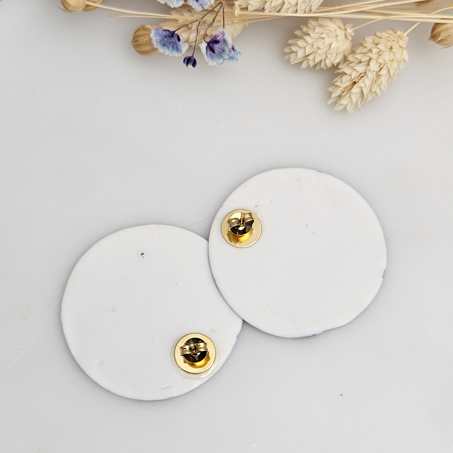 Round porcelain stick-earrings - blue splash speckles with gold - obrazek 4