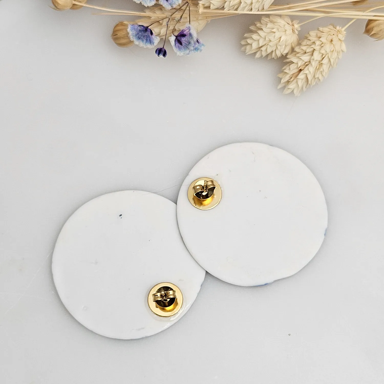 Round porcelain stick-earrings - blue splash speckles with gold - Image 4