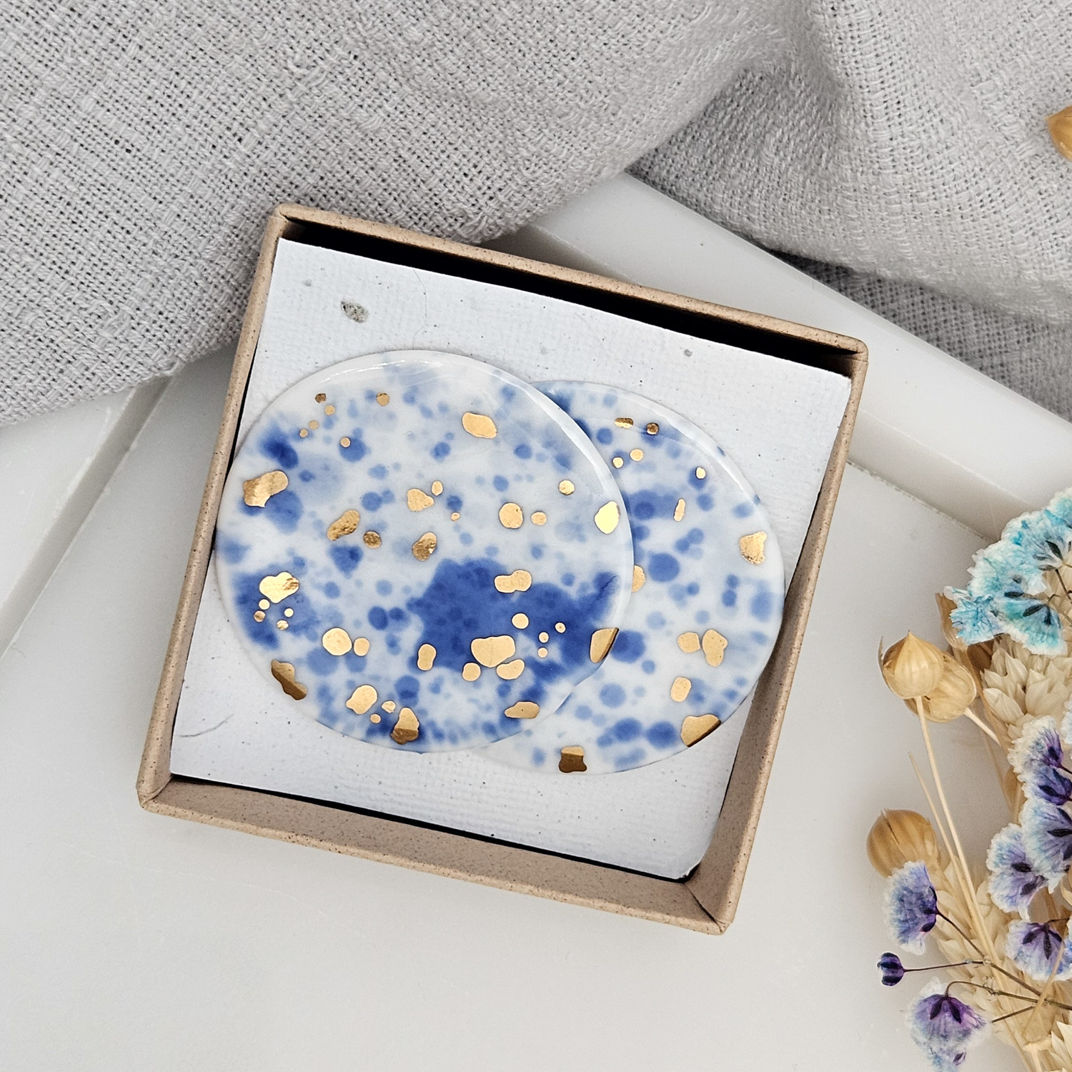 Round porcelain stick-earrings - blue splash speckles with gold - obrazek 5