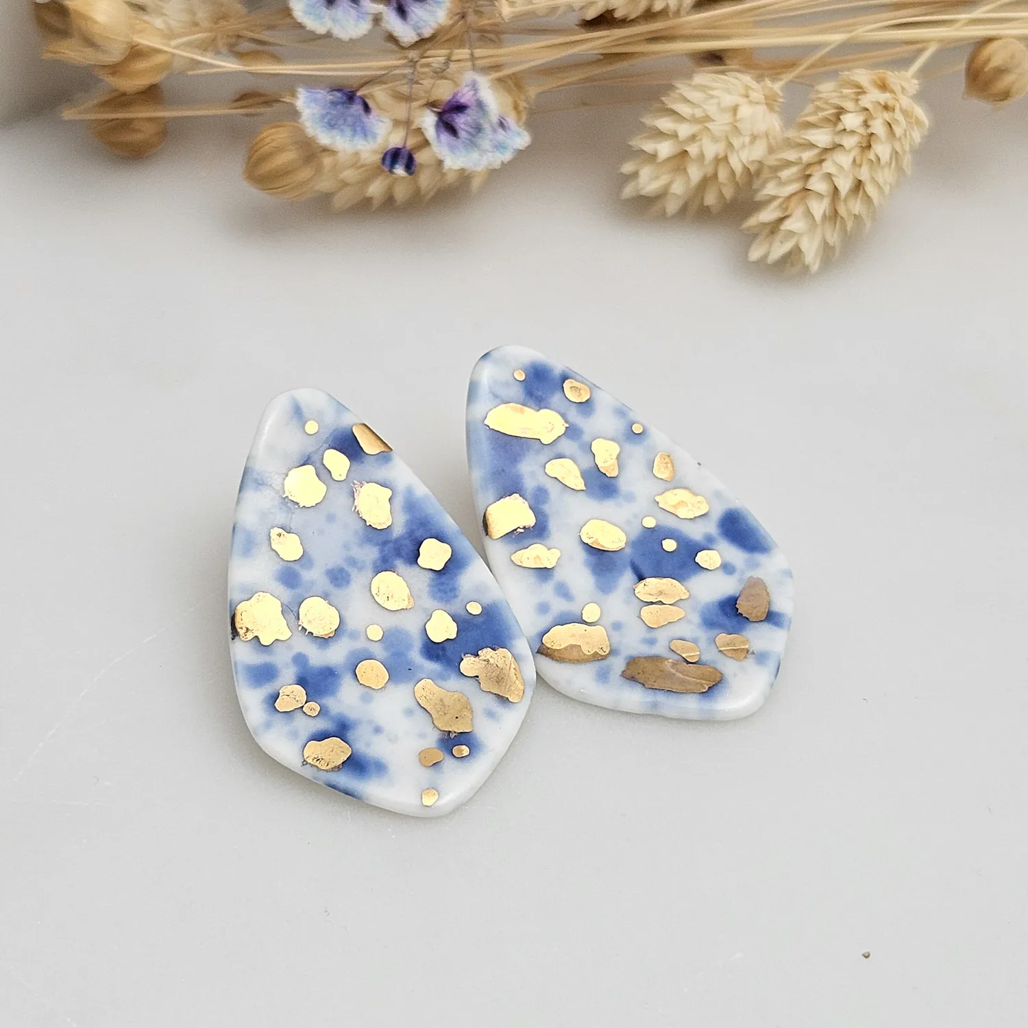 Porcelain stick-earrings - blue splash speckles with gold - Image 2