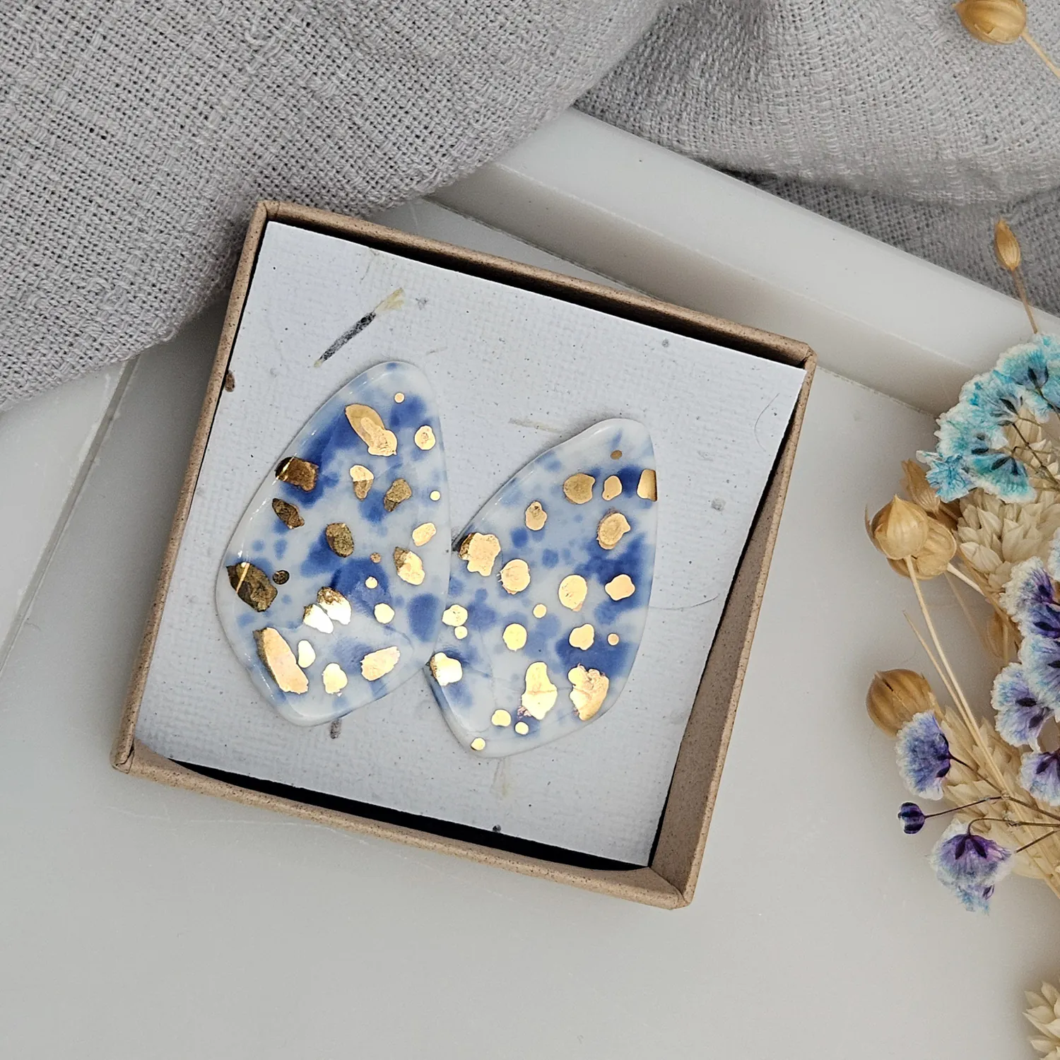 Porcelain stick-earrings - blue splash speckles with gold - Image 5