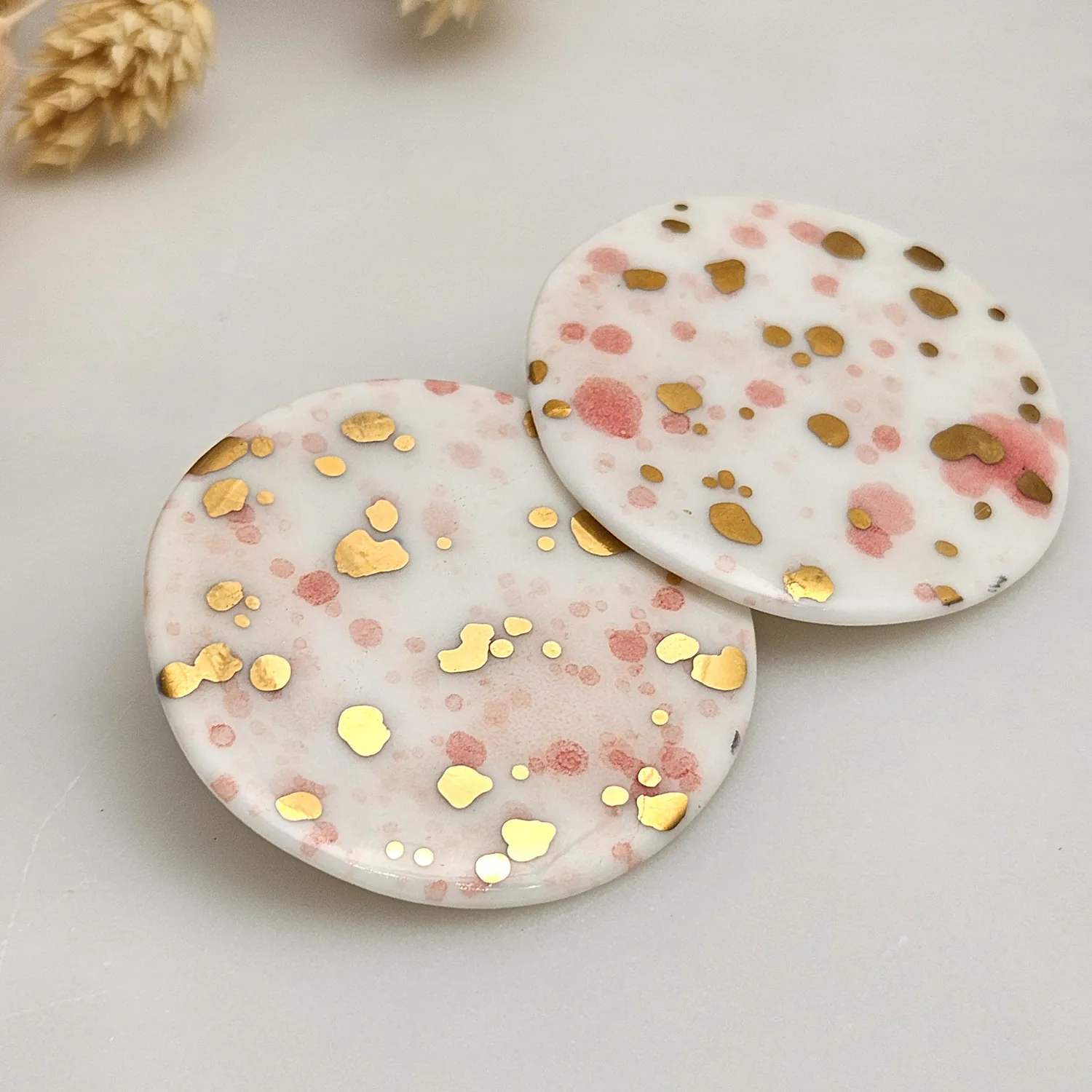 Round porcelain stick-earrings - pink splash speckles with gold - Image 2