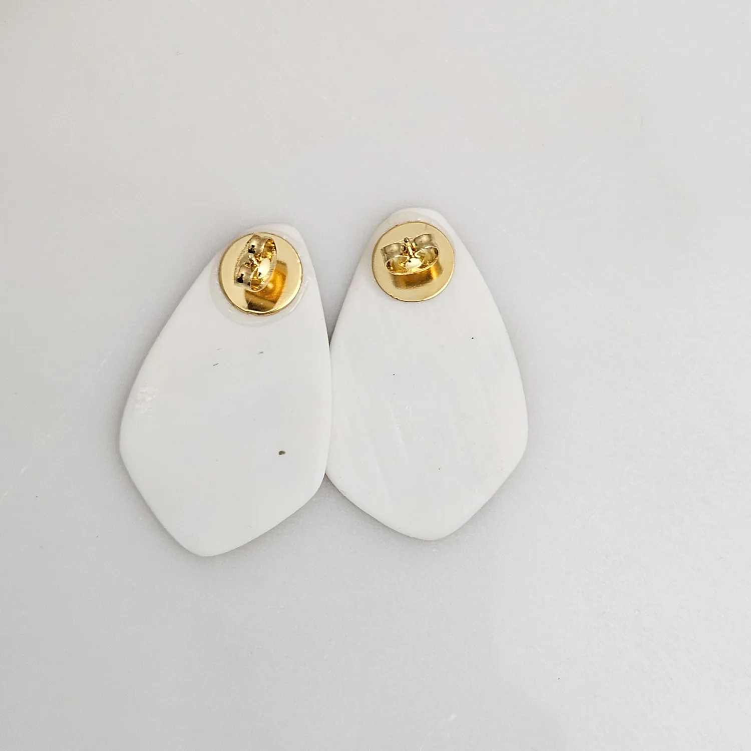 Porcelain stick-earrings - pink splash speckles with gold - Image 4