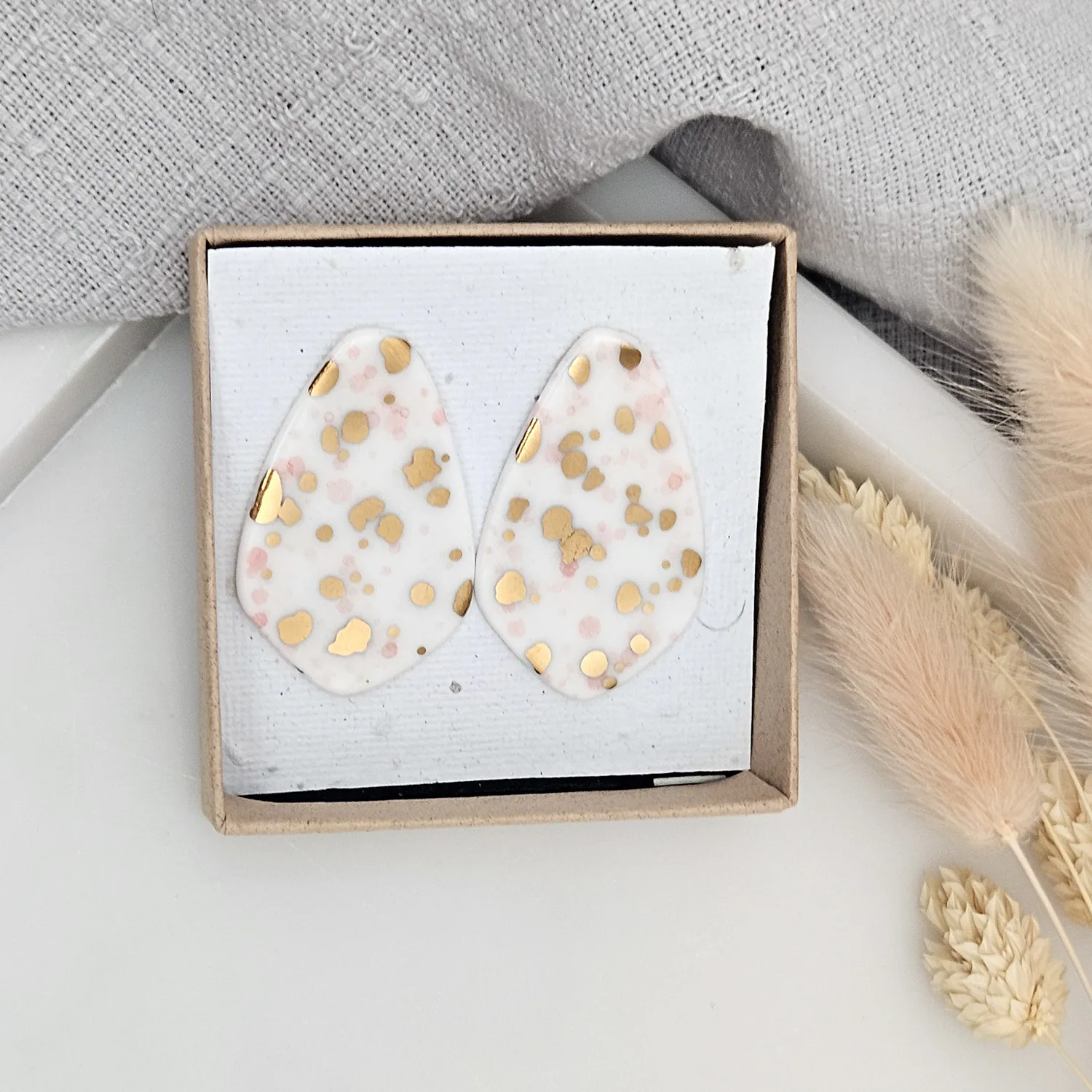 Porcelain stick-earrings - pink splash speckles with gold - Image 5