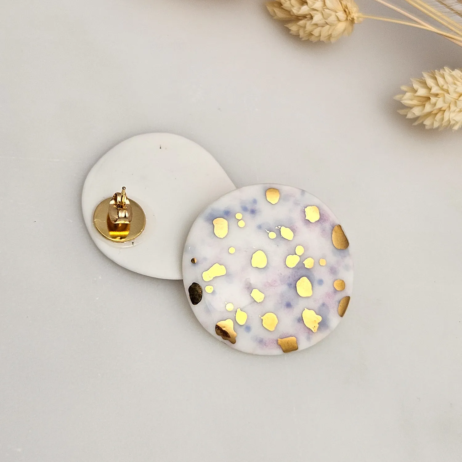 Round porcelain stick-earrings - purple violet splash speckles with gold - Image 3