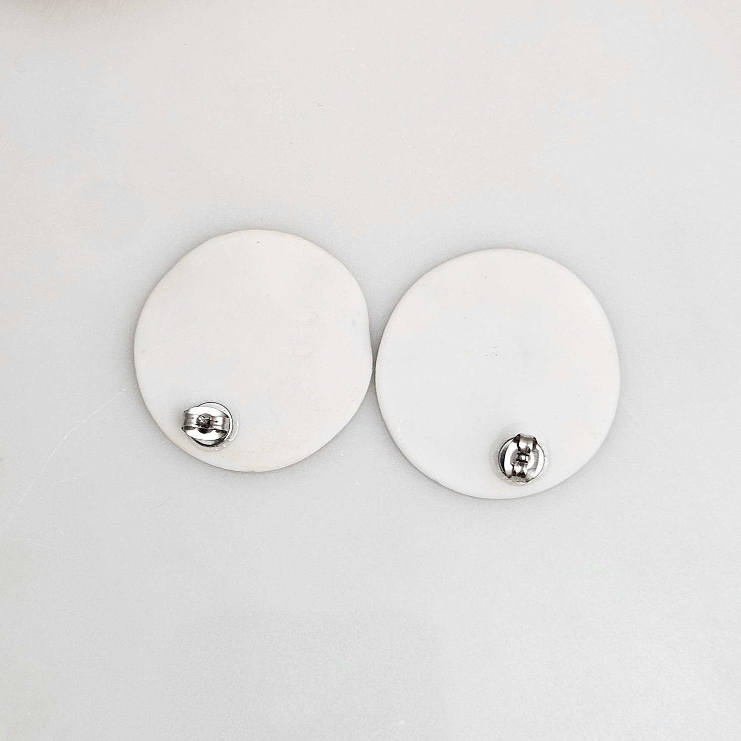 Round fine ceramic porcelain stick-designer earrings - purple violet splash speckles with silver accents (white gold) - Image 4