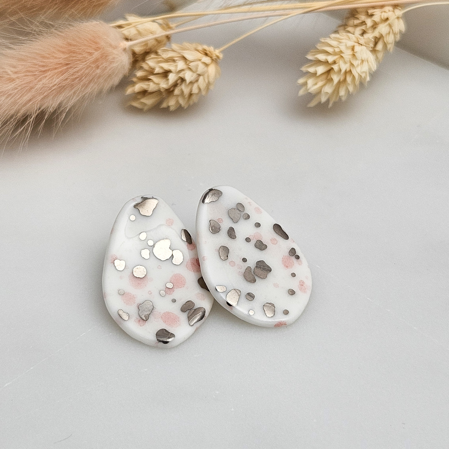 Fine ceramic fine ceramic porcelain stick-designer earrings - pink splash speckles with silver accents (white gold) - Image 2