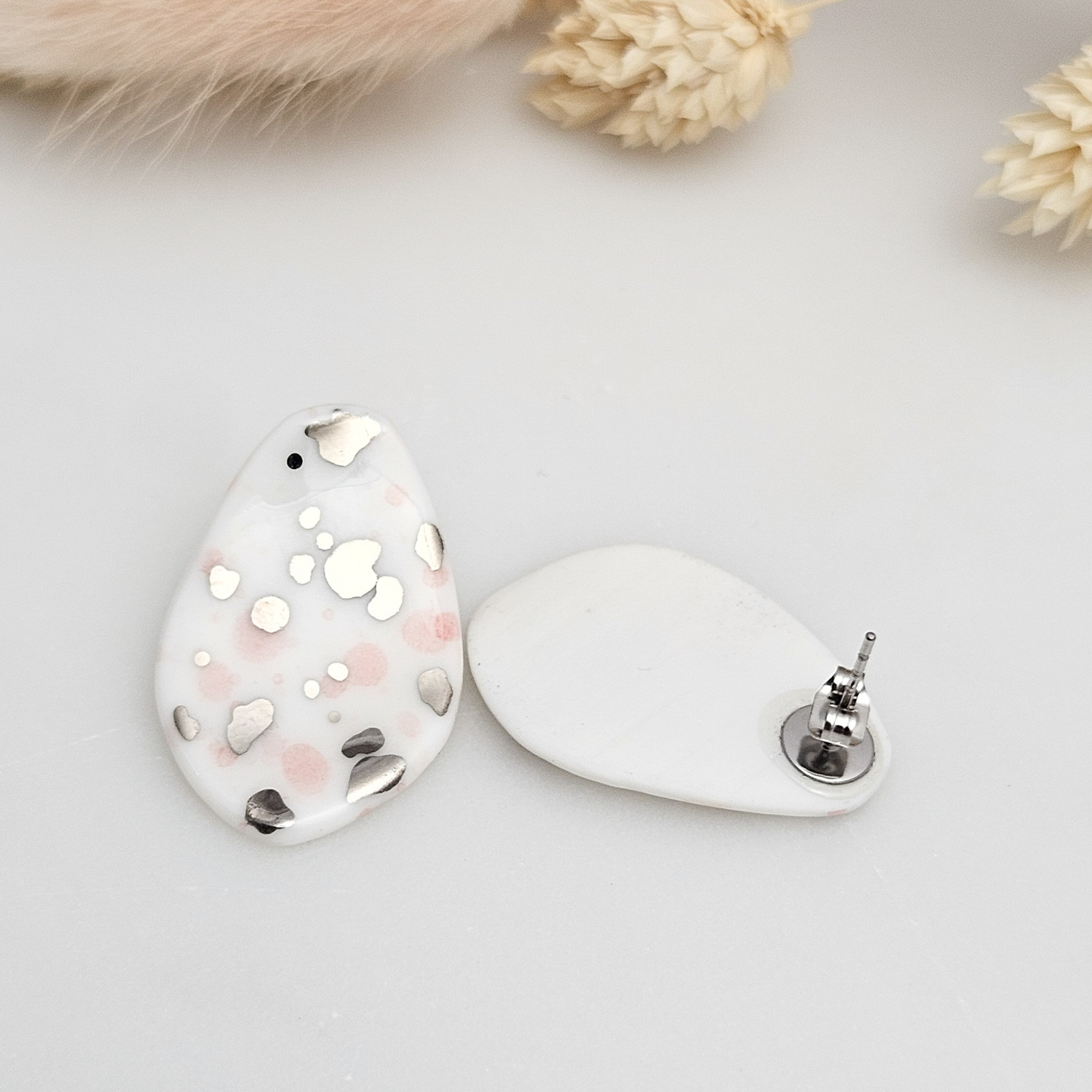 Fine ceramic fine ceramic porcelain stick-designer earrings - pink splash speckles with silver accents (white gold) - Image 3