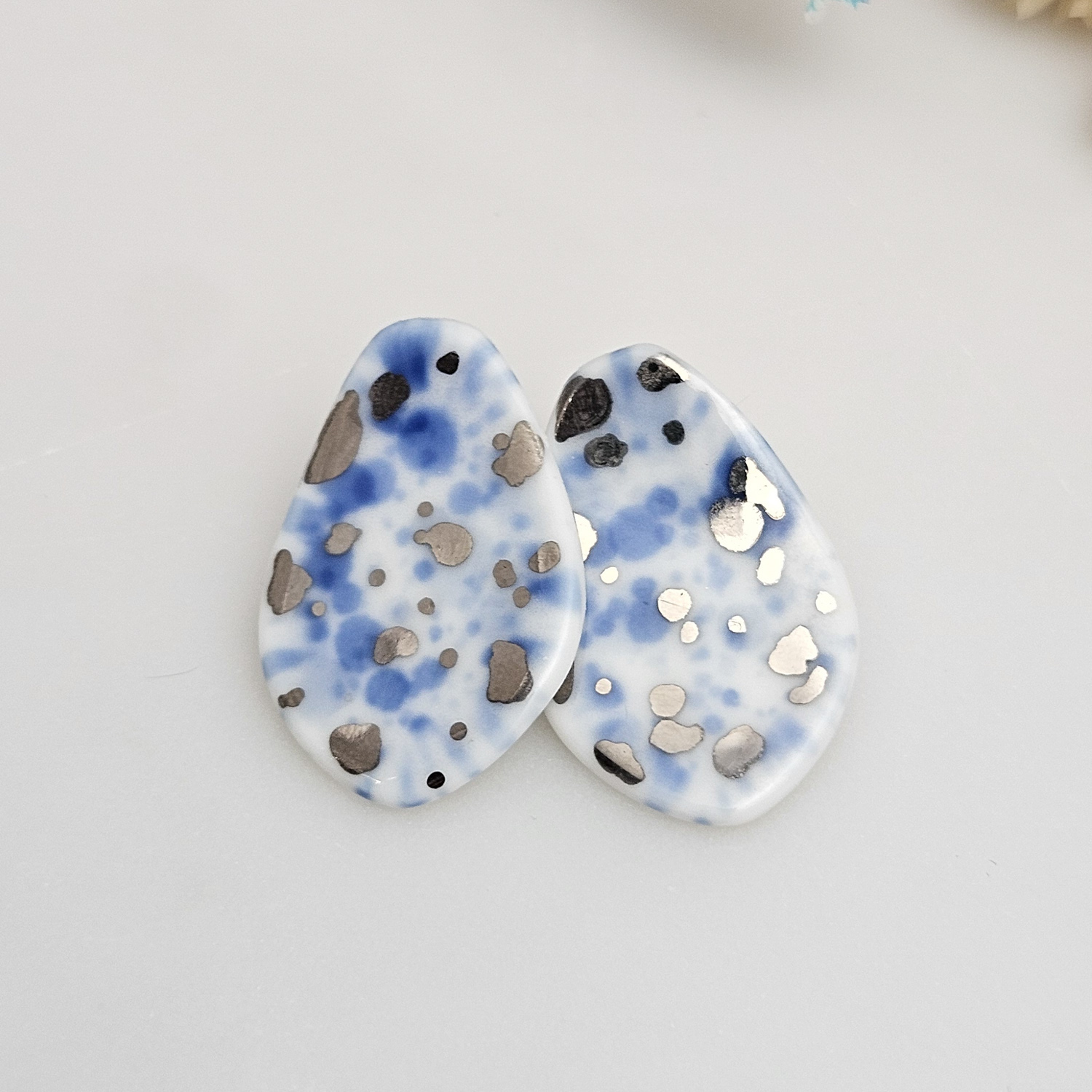 Fine ceramic fine ceramic porcelain stick-designer earrings - blue splash speckles with silver accents (white gold)
