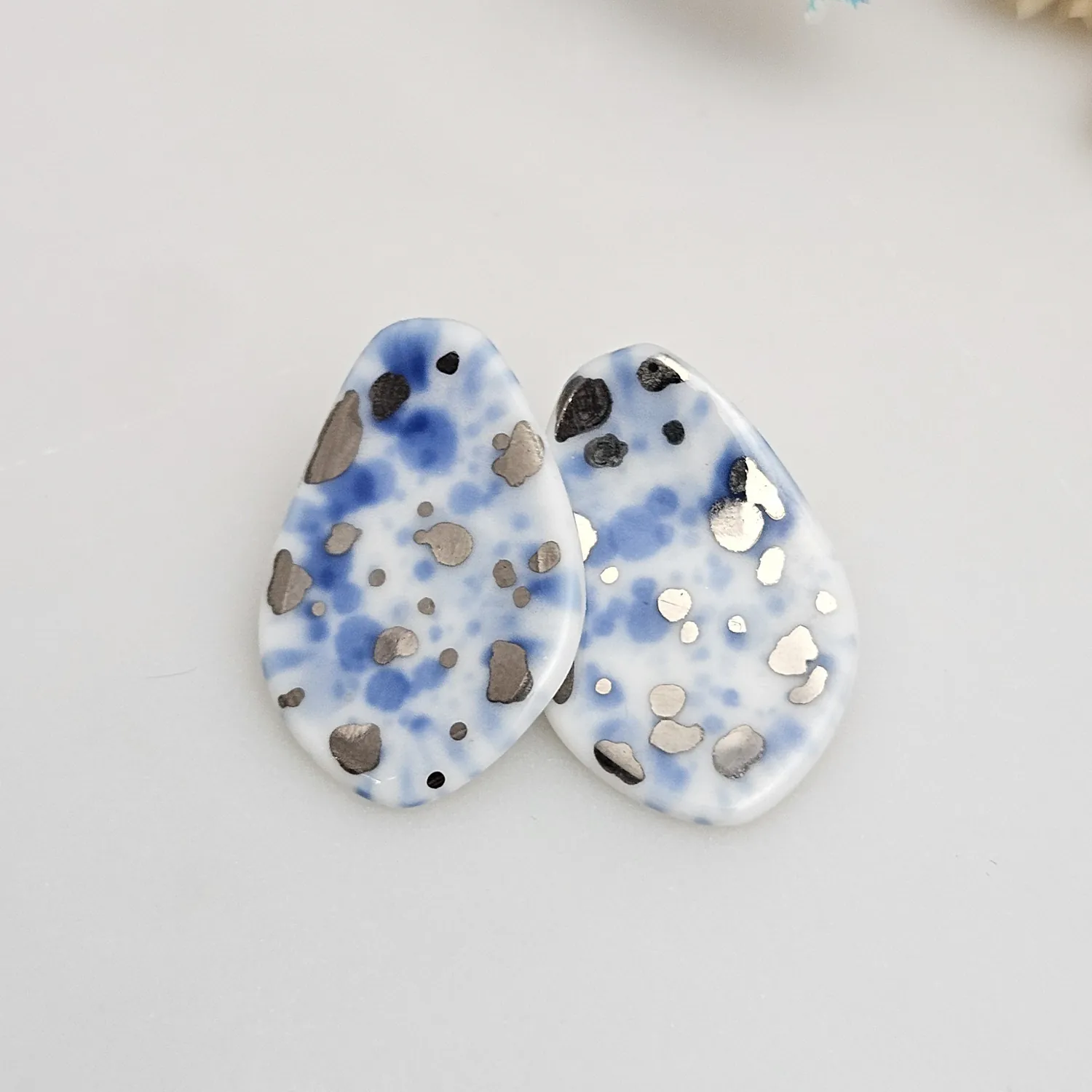 Fine ceramic fine ceramic porcelain stick-designer earrings - blue splash speckles with silver accents (white gold)