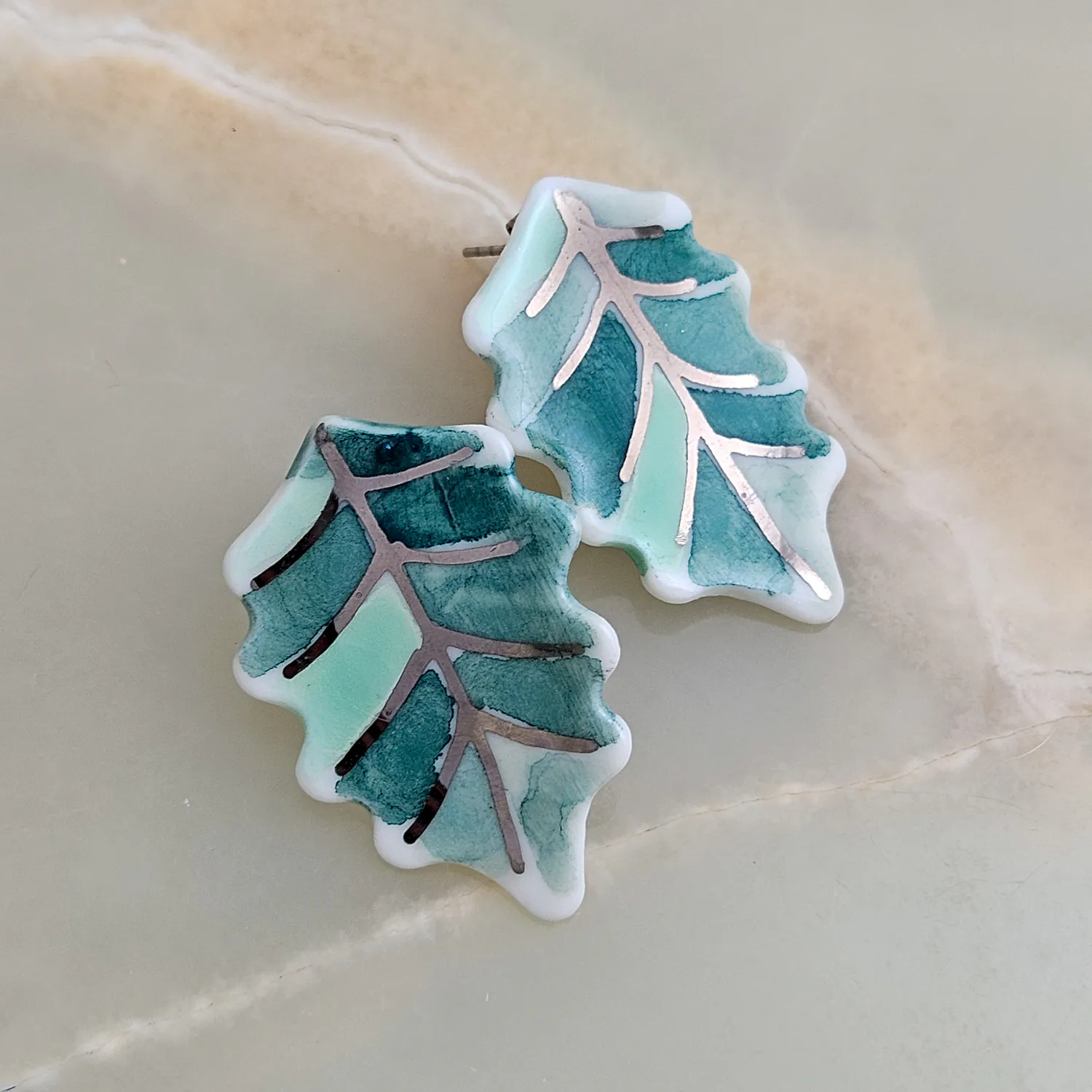 Fine ceramic fine ceramic porcelain stick-designer earrings - green leaf with silver accents (white gold) - Image 2