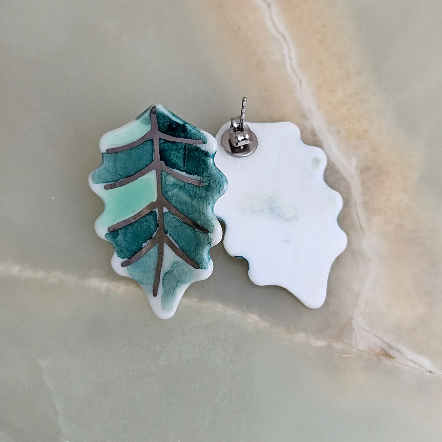 Fine ceramic fine ceramic porcelain stick-designer earrings - green leaf with silver accents (white gold) - Image 3