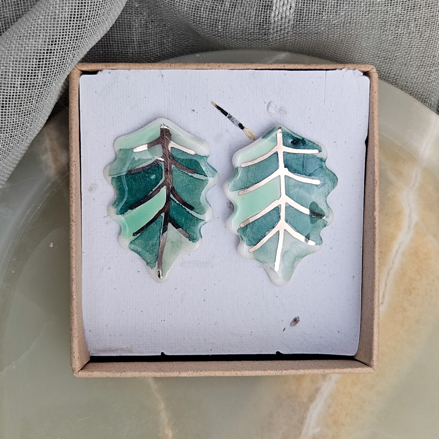 Fine ceramic fine ceramic porcelain stick-designer earrings - green leaf with silver accents (white gold) - obrazek 5