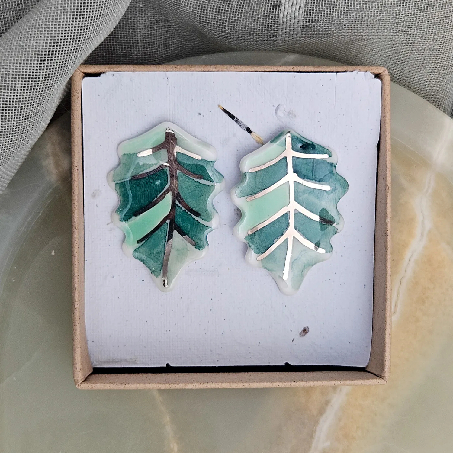 Fine ceramic fine ceramic porcelain stick-designer earrings - green leaf with silver accents (white gold) - Image 5