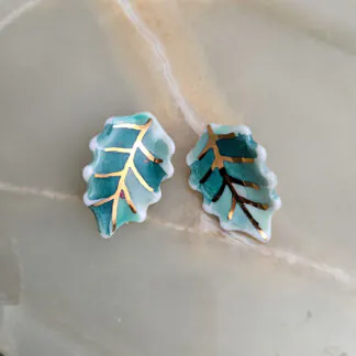 Porcelain stick-earrings - green leaf with gold