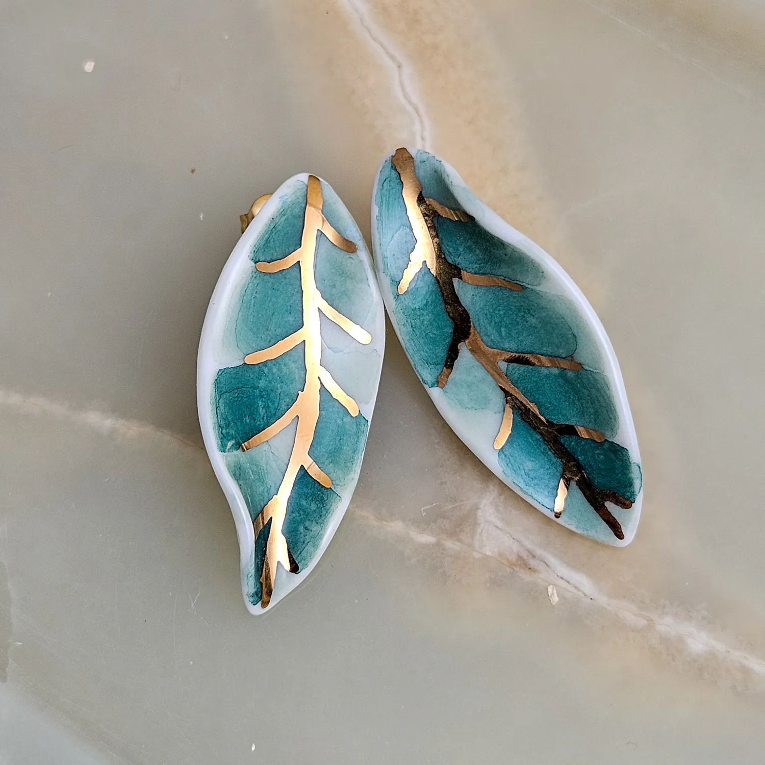 Porcelain stick-earrings - green leaf with gold