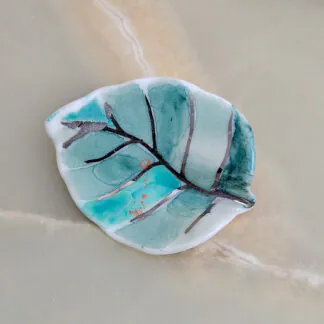 Fine ceramic fine ceramic porcelain brooch - green leaf with silver accents (white gold)