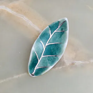 Fine ceramic fine ceramic porcelain brooch - green leaf with silver accents (white gold)