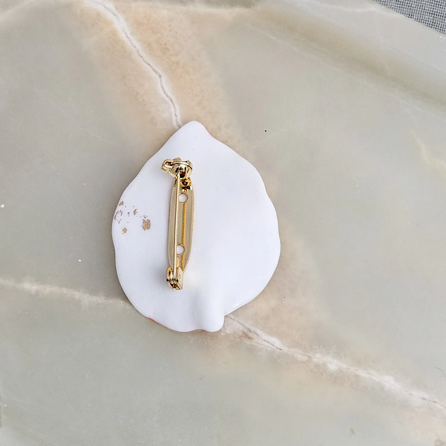 Porcelain brooch - autumn leaf with gold - Image 3