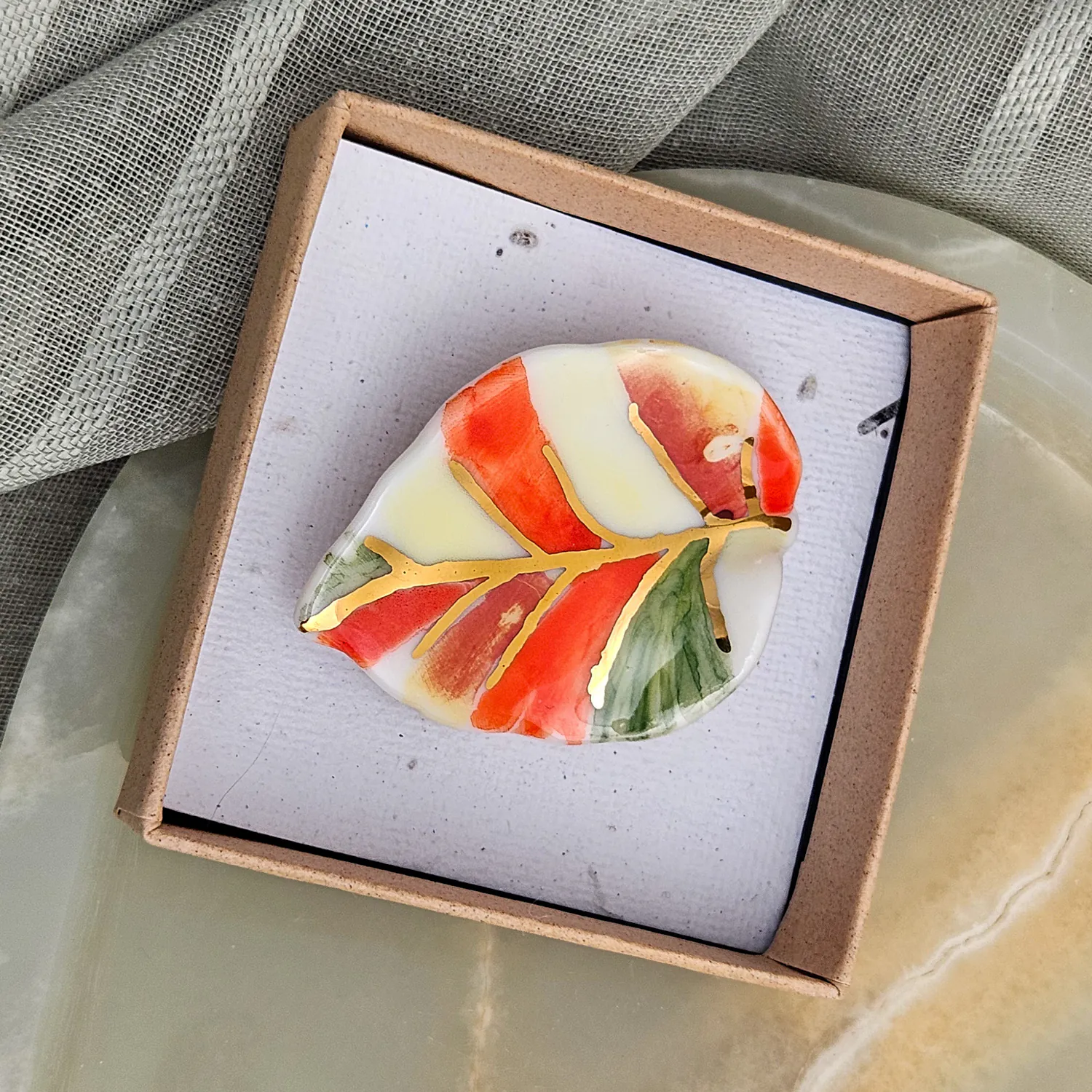 Porcelain brooch - autumn leaf with gold - Image 4
