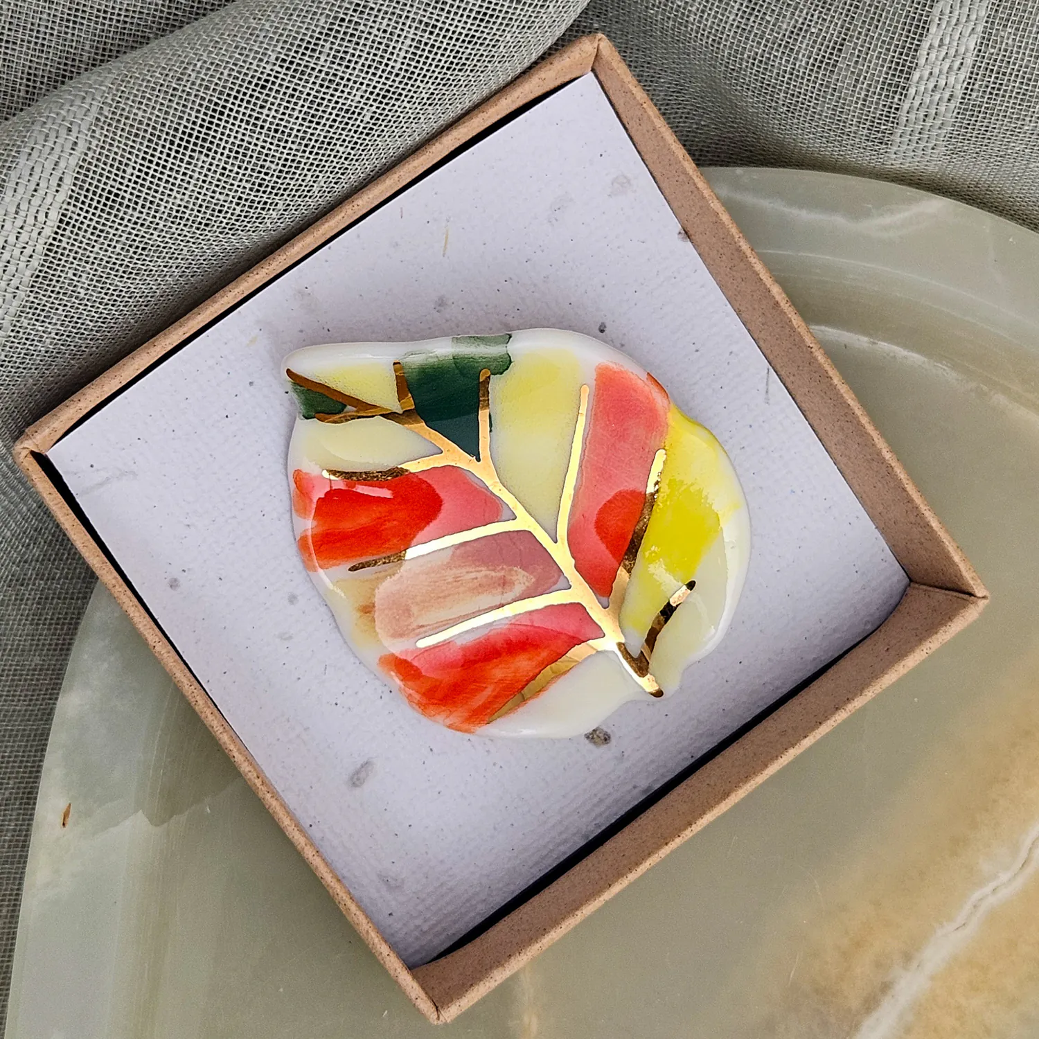 Porcelain brooch - autumn leaf with gold - Image 4