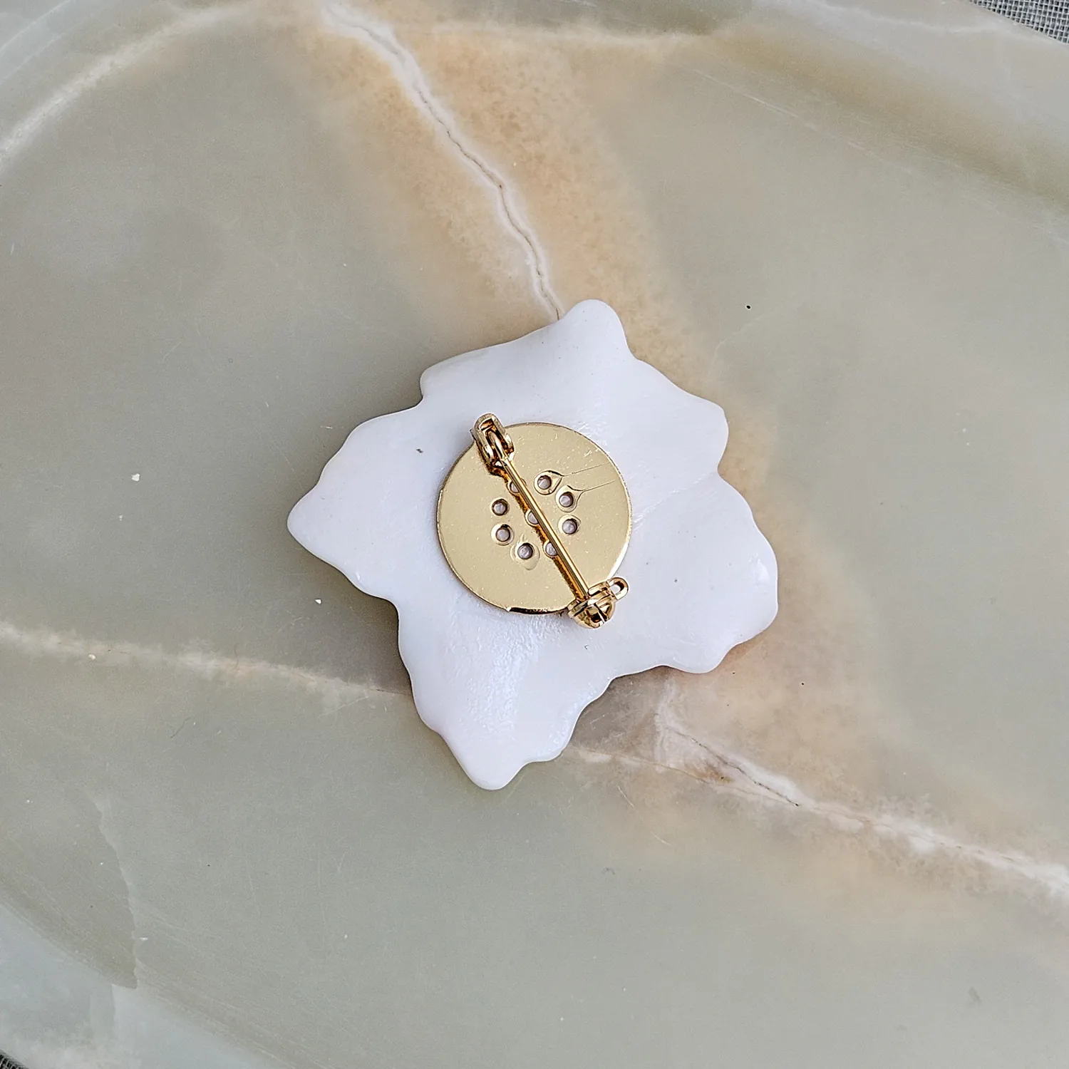 Porcelain brooch - autumn leaf with gold - Image 3