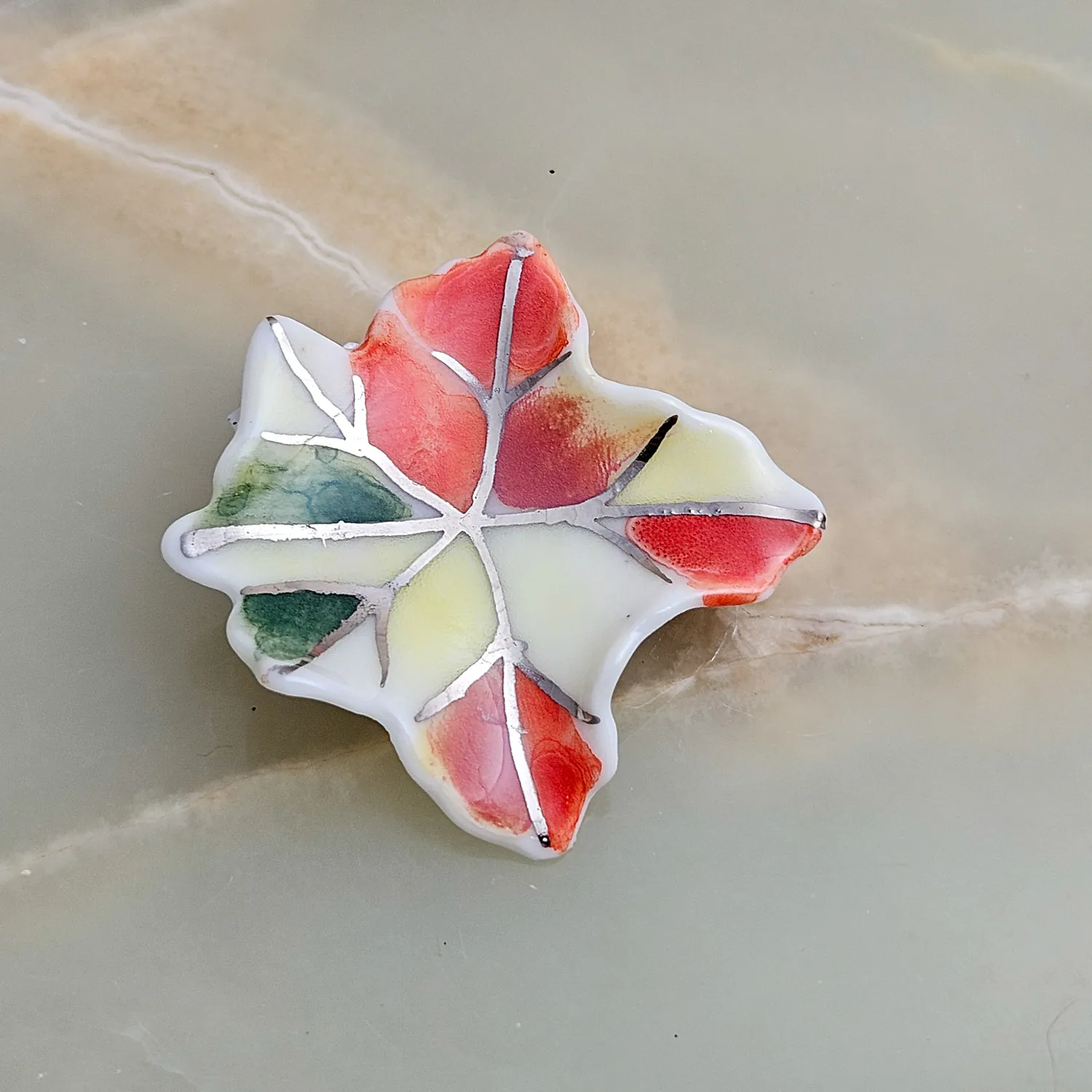 Fine ceramic fine ceramic porcelain brooch - autumn leaf with silver accents (white gold) - Image 2