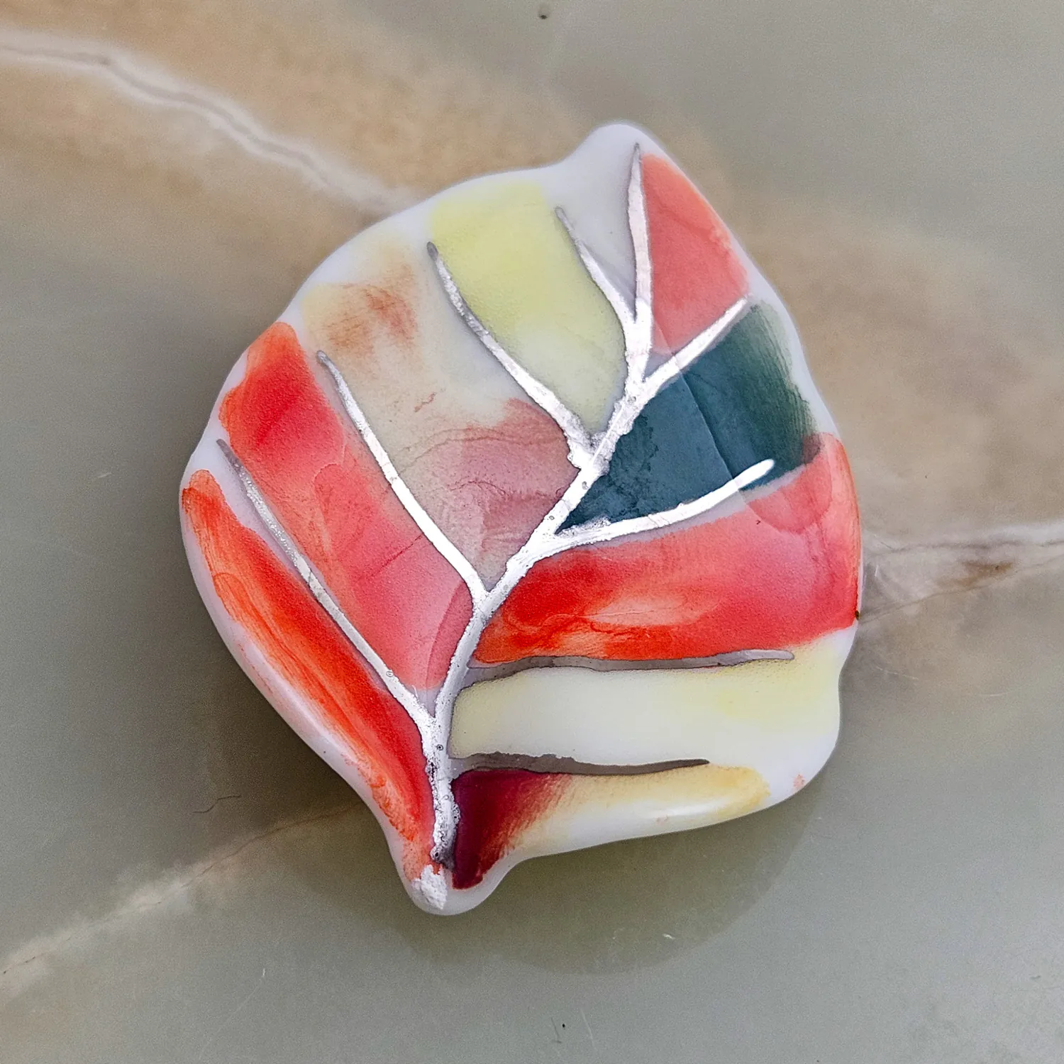 Fine ceramic fine ceramic porcelain brooch - autumn leaf with silver accents (white gold) - Image 2