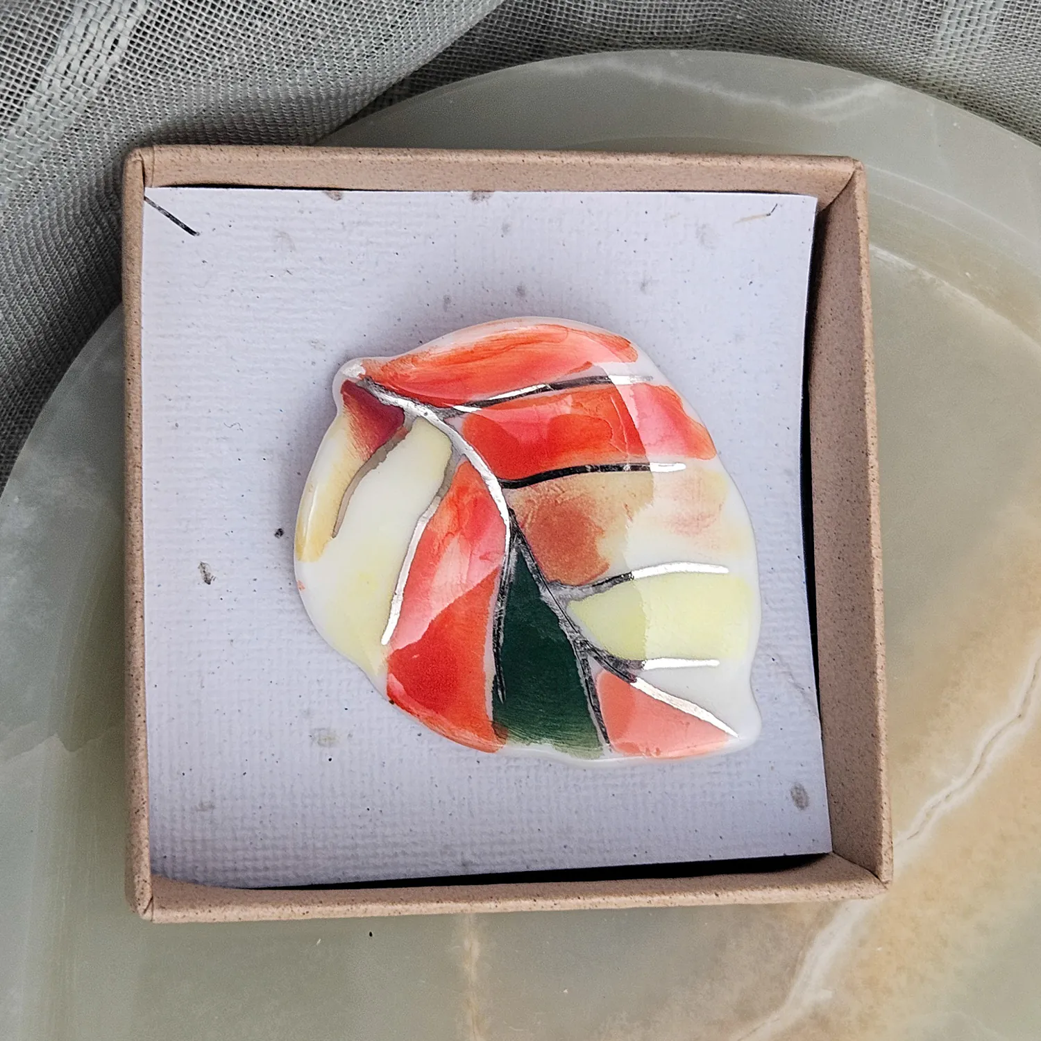 Fine ceramic fine ceramic porcelain brooch - autumn leaf with silver accents (white gold) - Image 4
