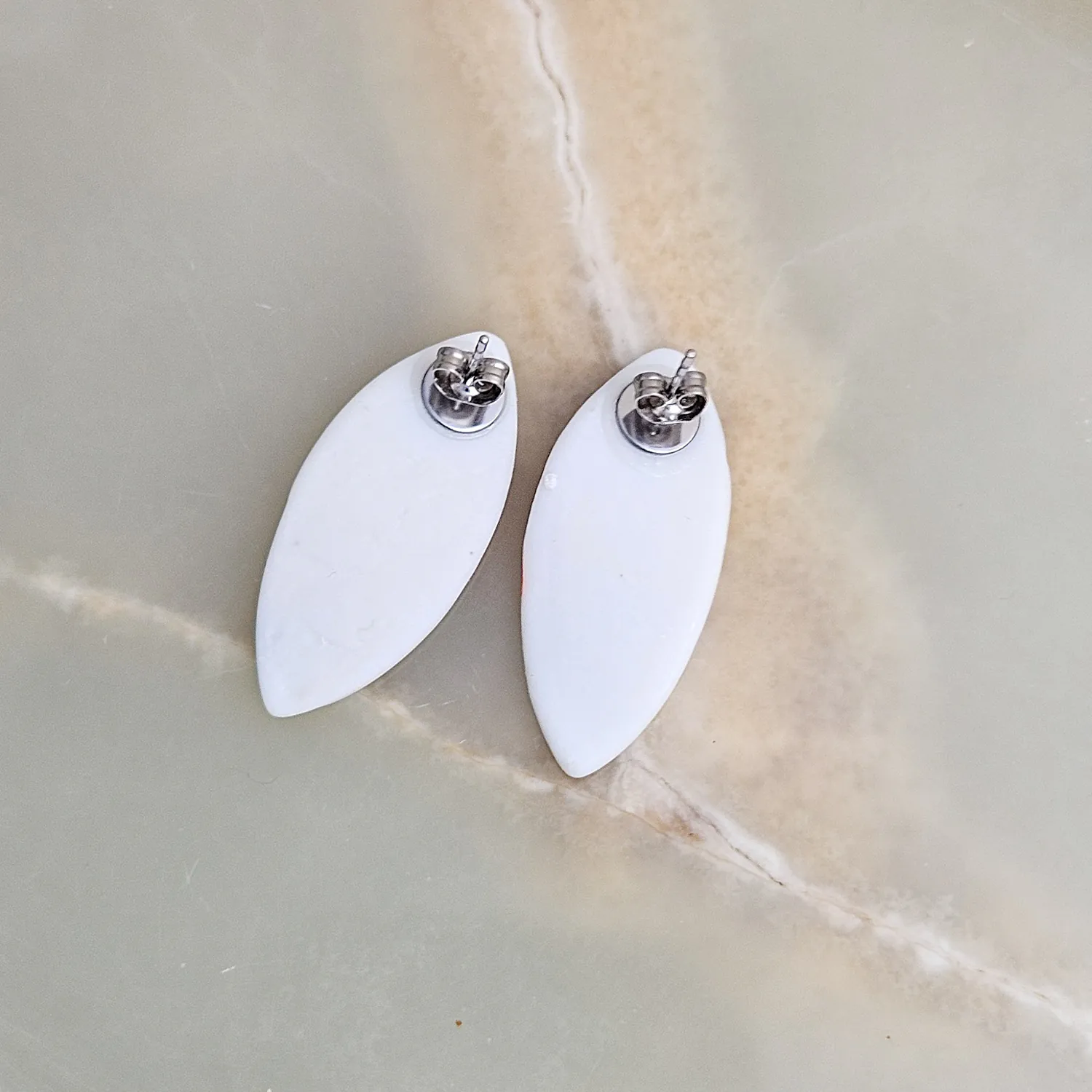 Fine ceramic fine ceramic porcelain stick-designer earrings - autumn leaf with silver accents (white gold) - Image 3