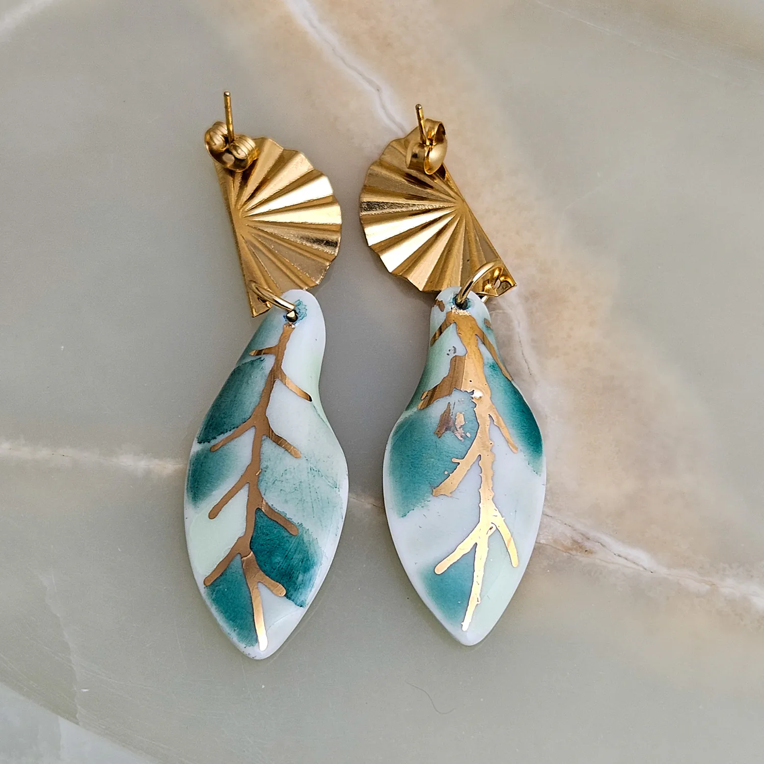 Hanging porcelain earrings - green leaf with gold - Image 3