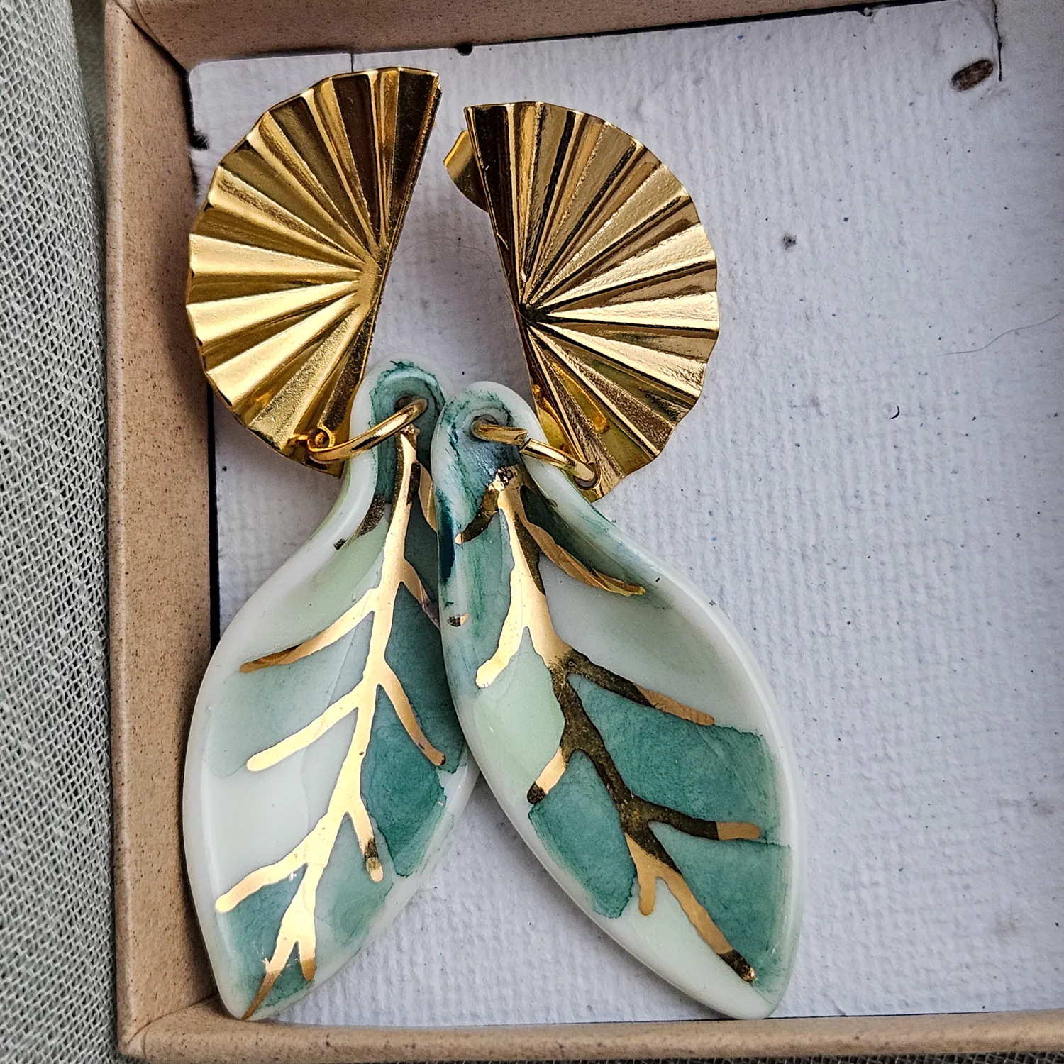 Hanging porcelain earrings - green leaf with gold - Image 4