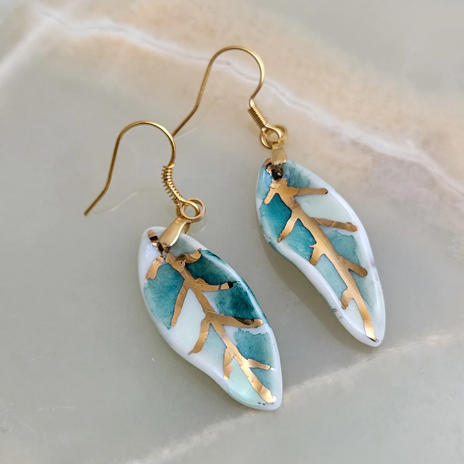 Hanging porcelain earrings - green leaf with gold - Image 2