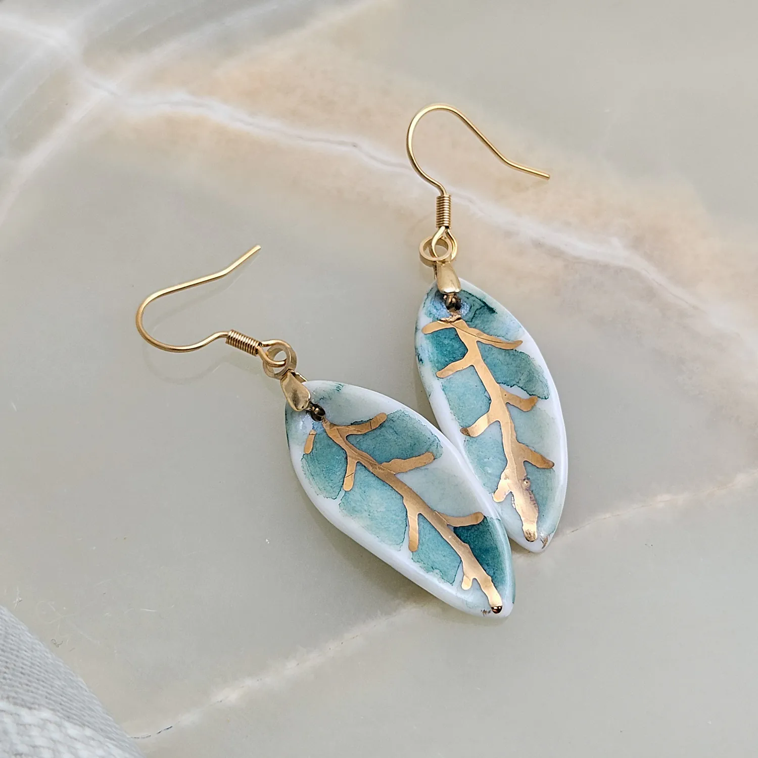 Hanging porcelain earrings - green leaf with gold - Image 2