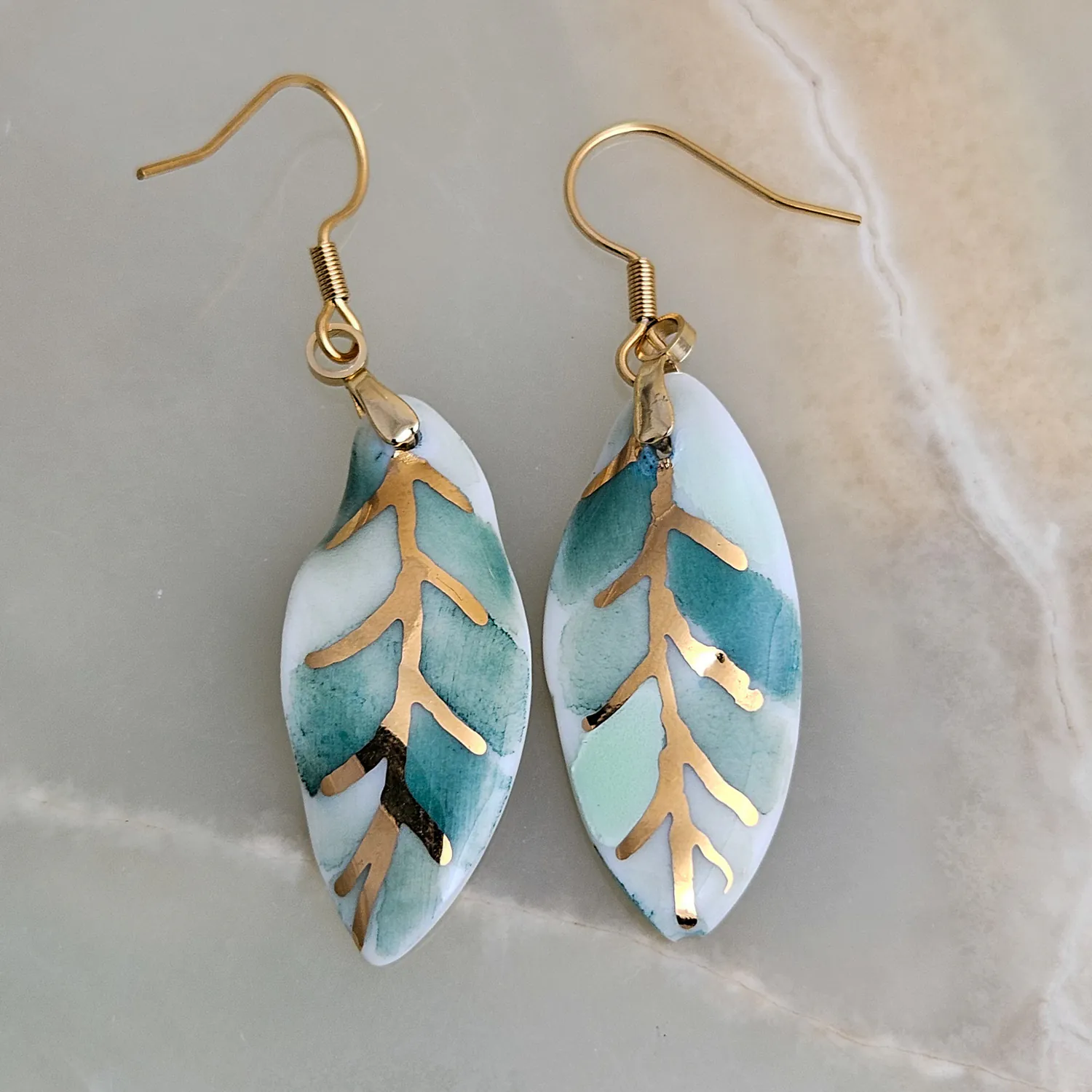 Hanging porcelain earrings - green leaf with gold - Image 3