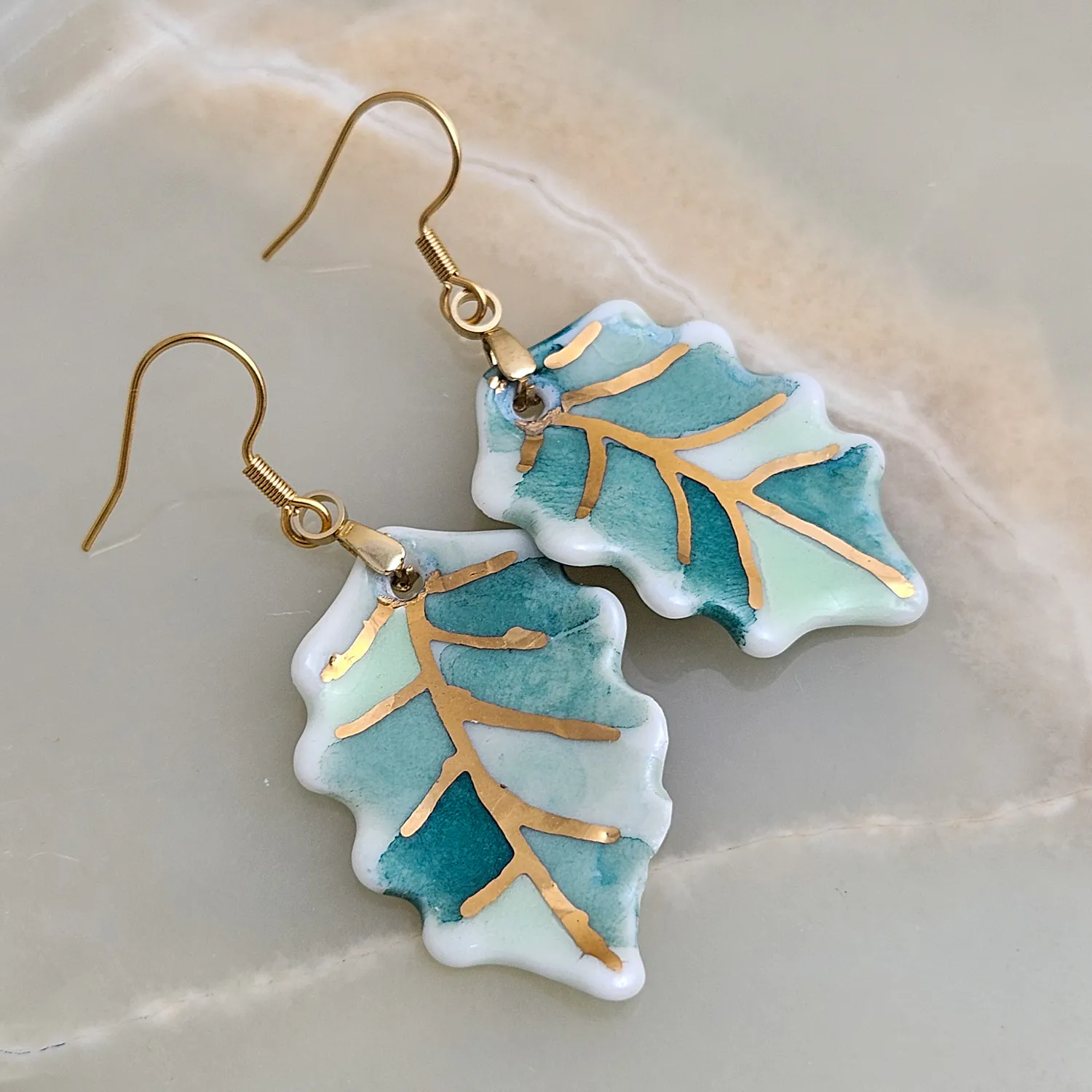 Hanging porcelain earrings - green leaf with gold - Image 2