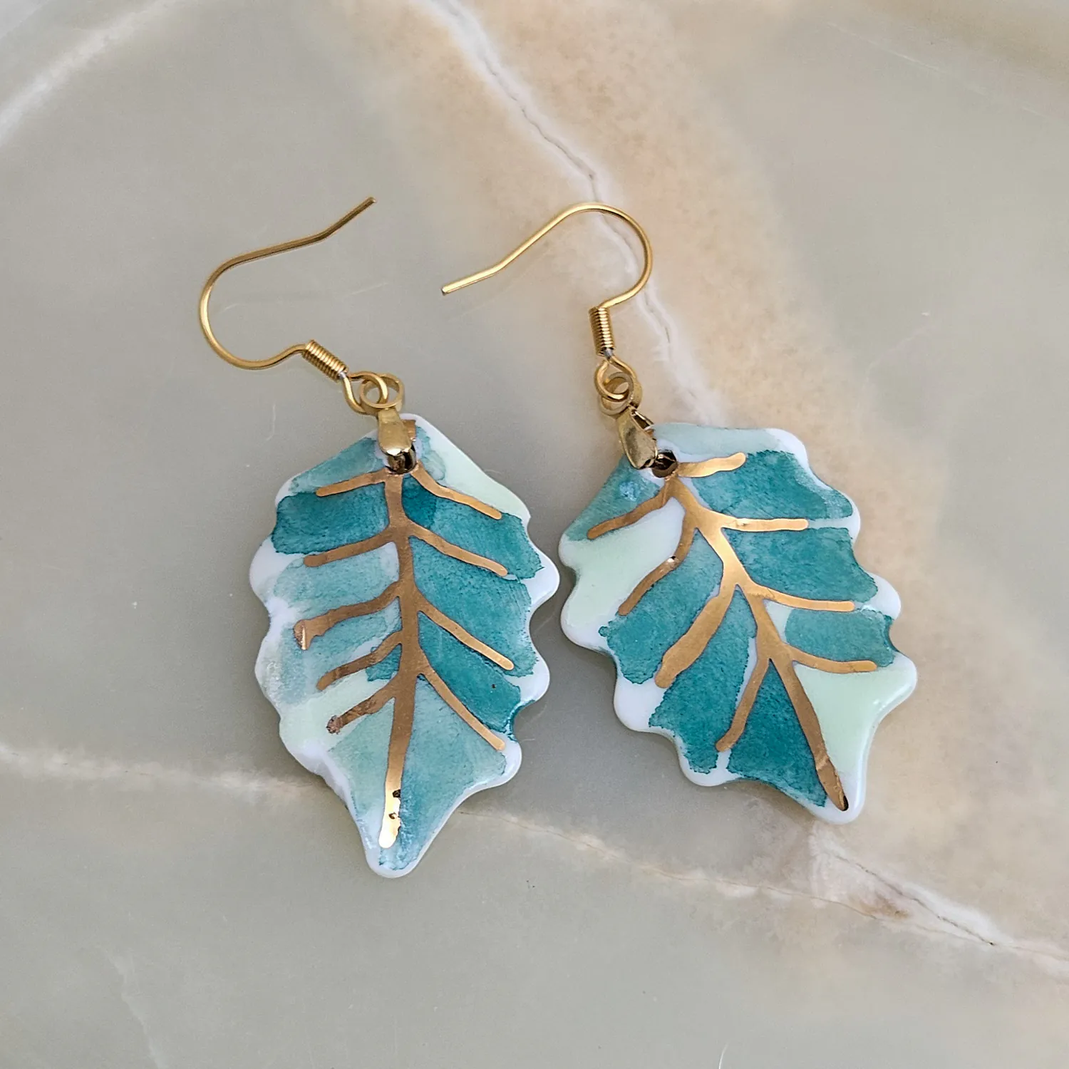 Hanging porcelain earrings - green leaf with gold - Image 3