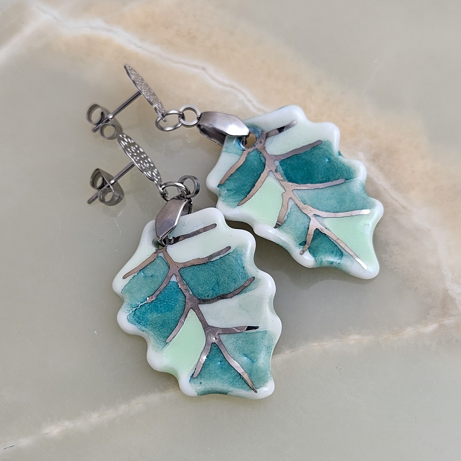 Dangle fine ceramic porcelain designer earrings - green leaf with silver accents (white gold) - obrazek 2